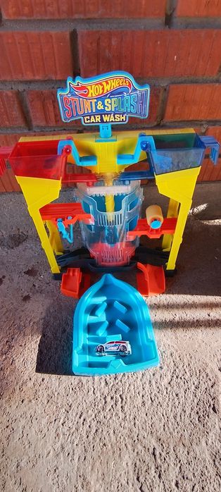 Автомивка Hot Wheels -Mattel автомобил, който сменя цвета