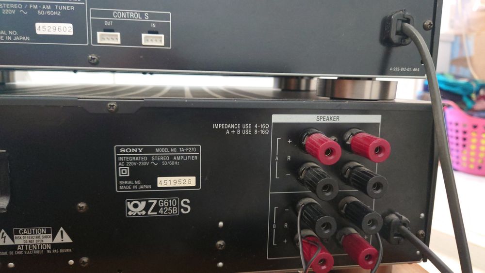 Vând  Boxe si amplificator