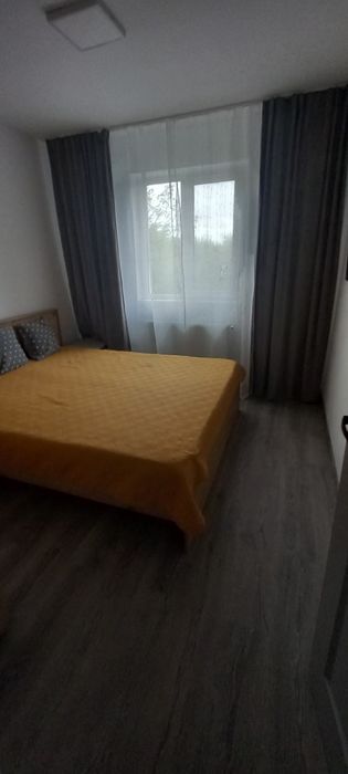 Închiriez apartament cu 2 camere