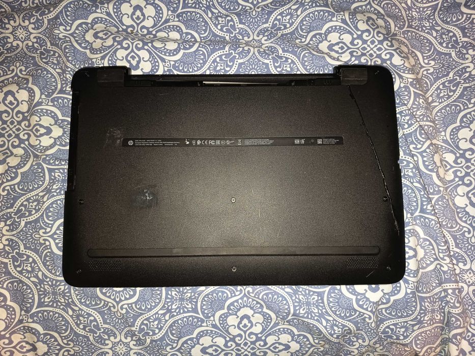 Laptop HP Pavilion 17, quad core N3710, 4gb ram, HD Graphics, 1TB