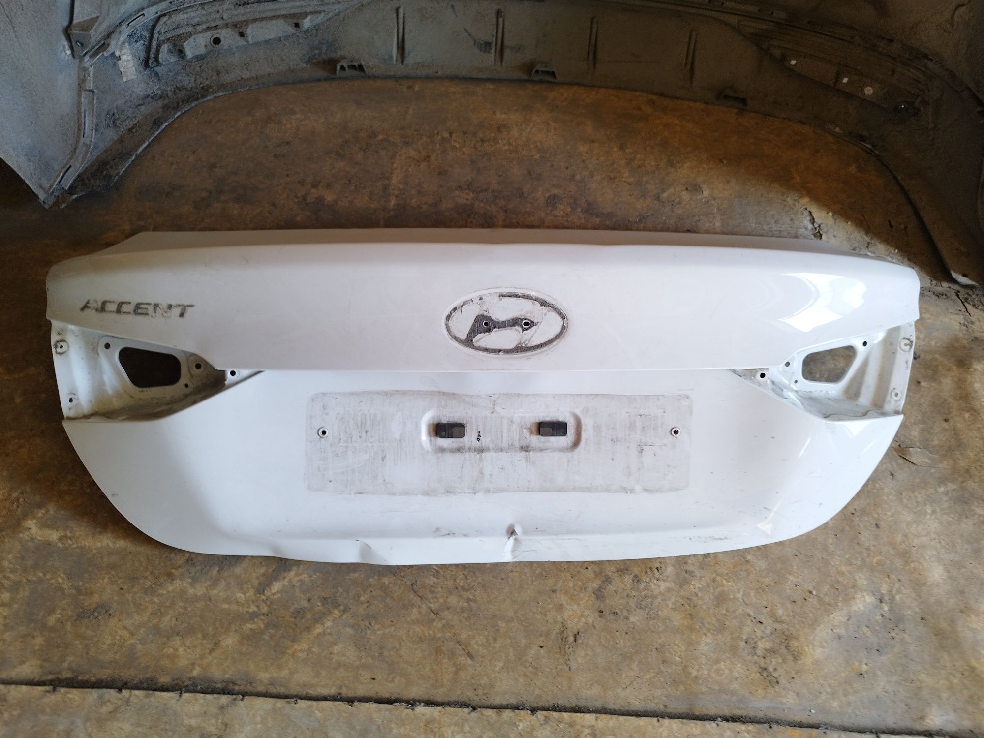 Крышка багажника Hyundai Accent 22'