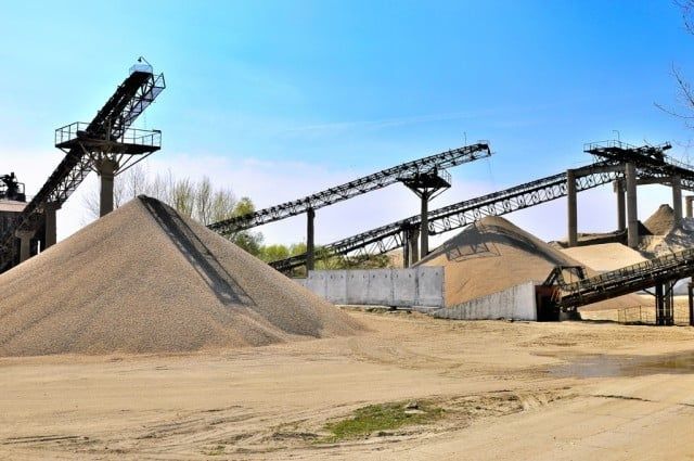 Vand materiale construcții transport nisip pietris balastru piatra