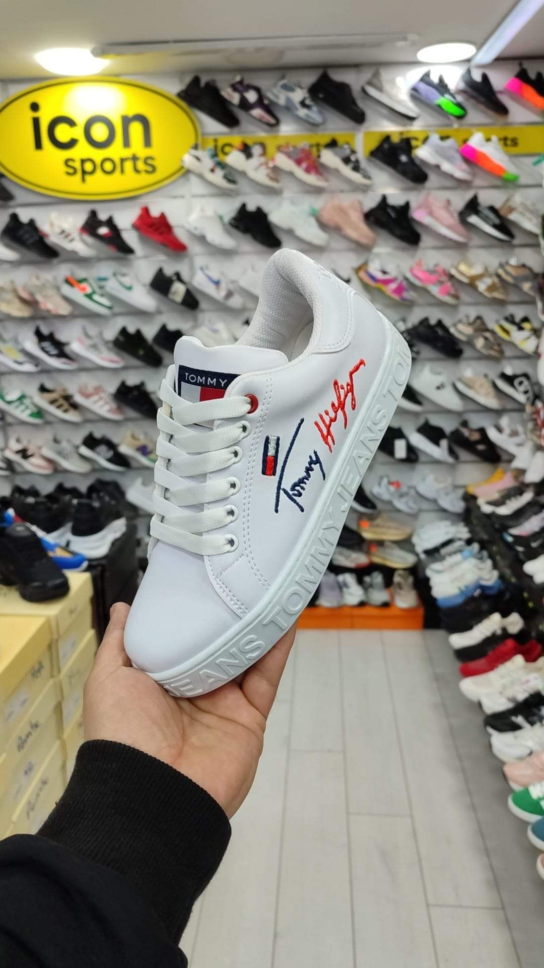 Adidași new sezon