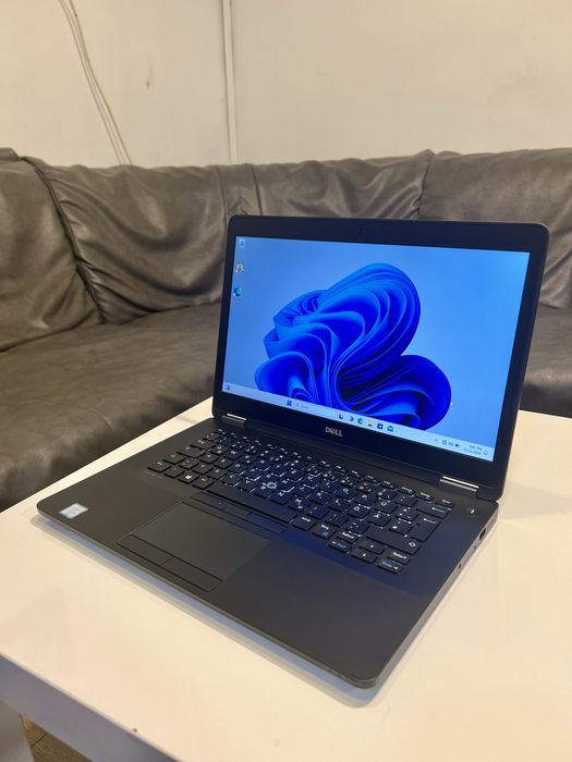 Laptop Dell Latitude E7470 – Eleganță și Performanță