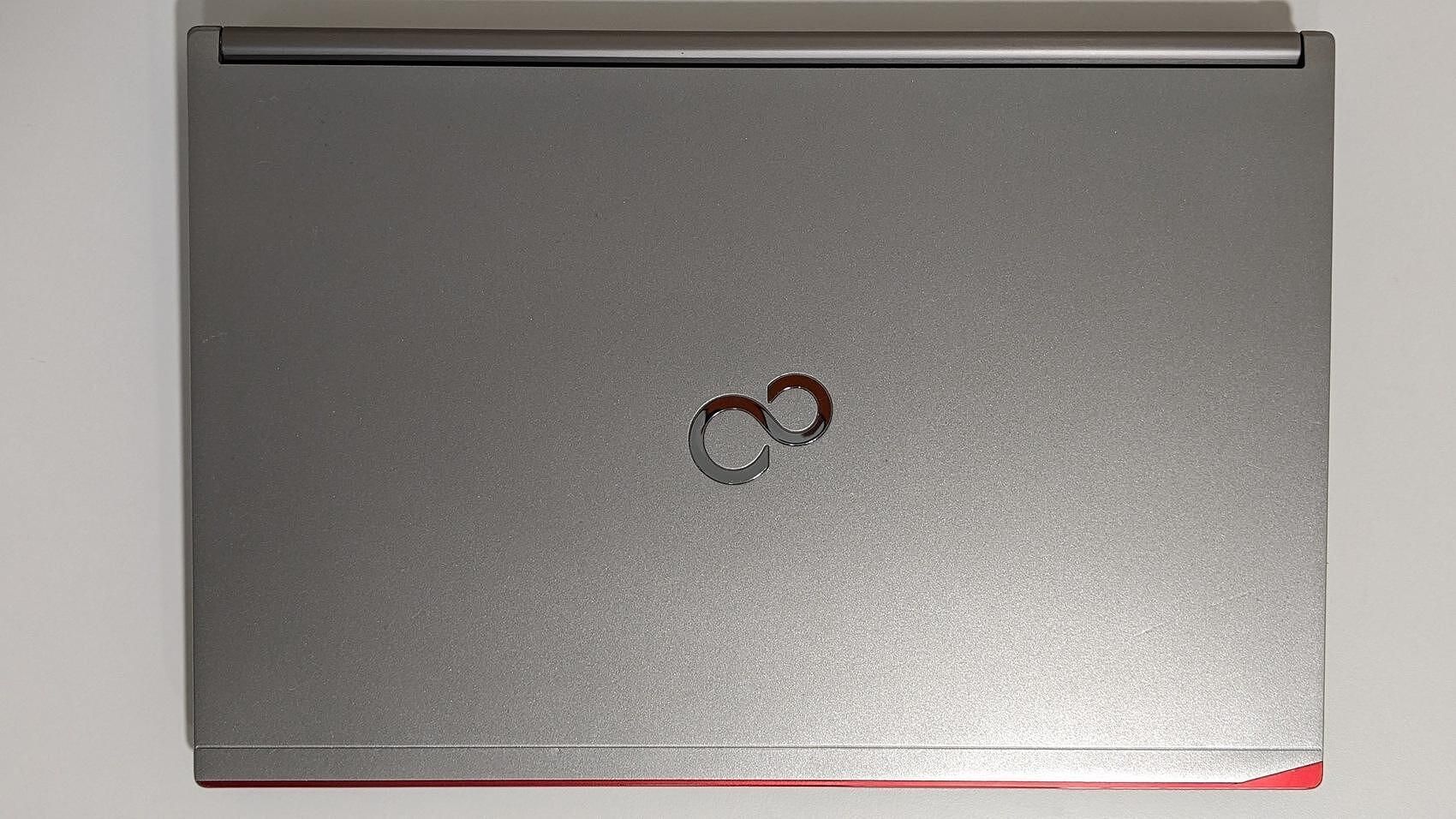 Fujitsu LifeBook E754 15.6" 1920x1080 i7-4712MQ 8GB RAM 256GB 4 ядрен