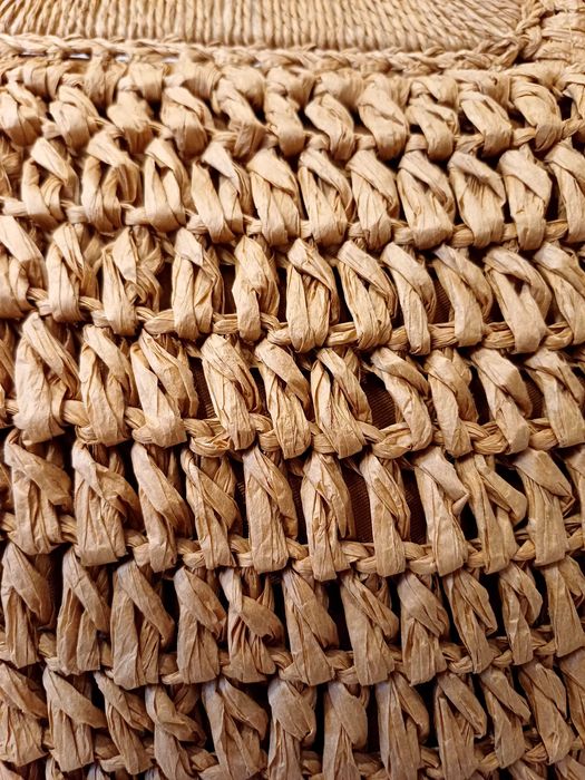 Обемна плетена чанта с дървени дръжки