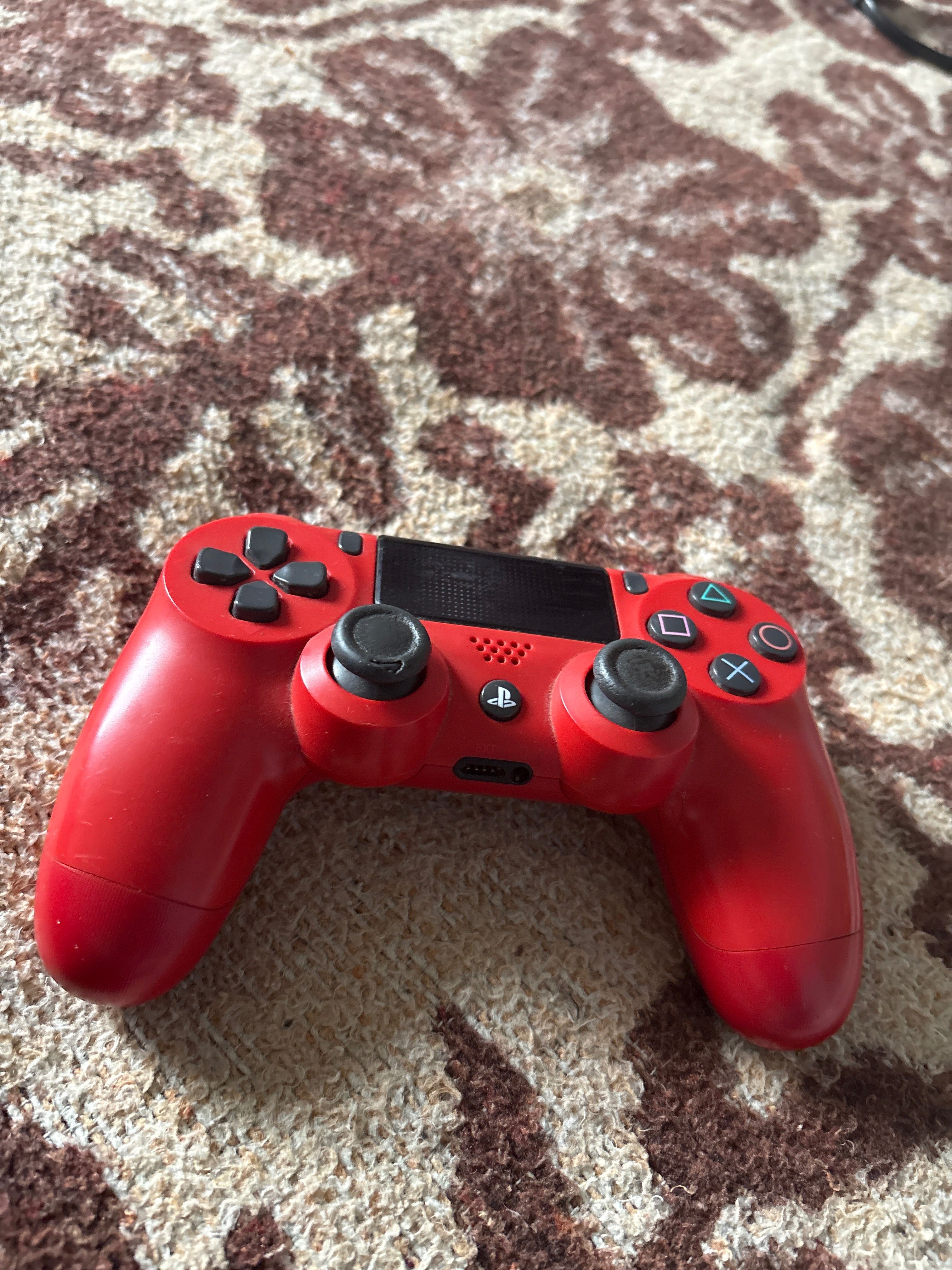 Продавам ps4 fat във отлично състояние