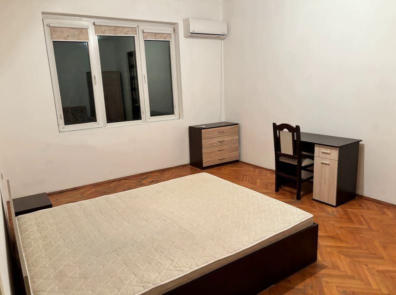 Тристаен апартамент в Център София