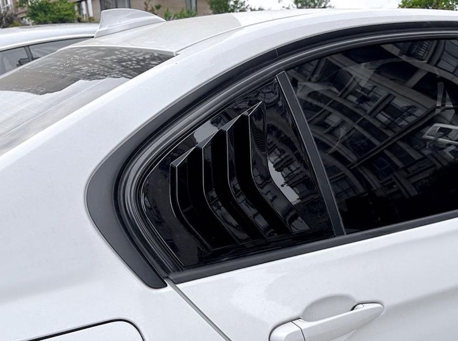 Тунинг Добавка за Задни странични стъкла BMW E90 – Черен гланц