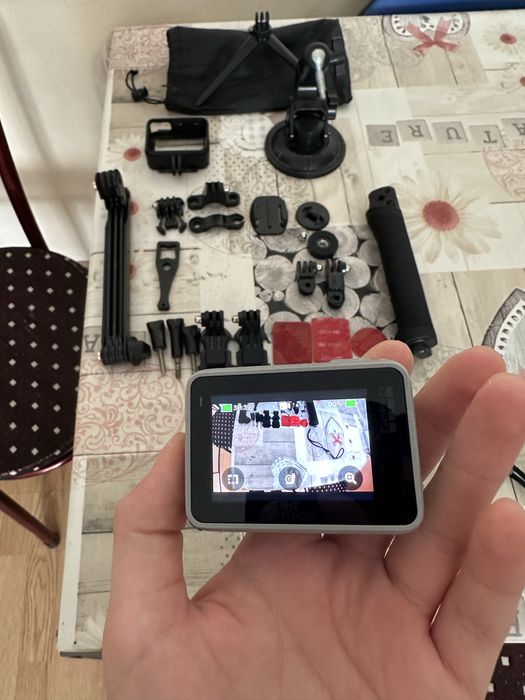 Vand GoPro Hero 7 white cu accesorii