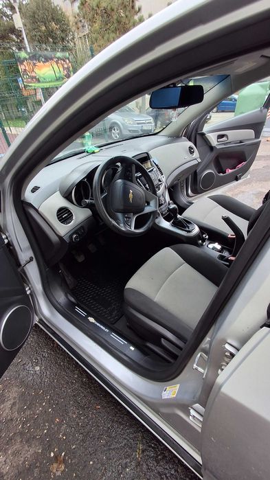 Vând Chevrolet Cruze
