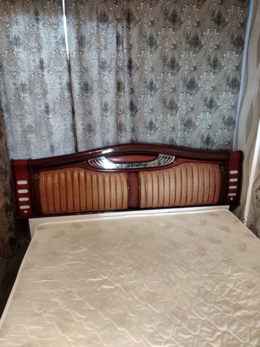 Спальный гарнитур Дерево лакированный