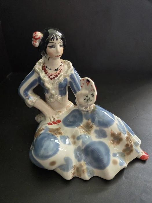 Статуэтки "Цыганка Земфира" и "Цыганка с картами". Винтаж