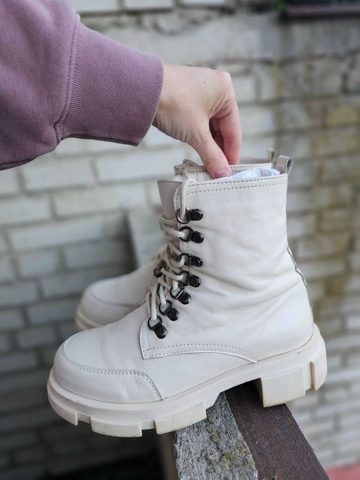 Продавам кожени обувки в добро състояние