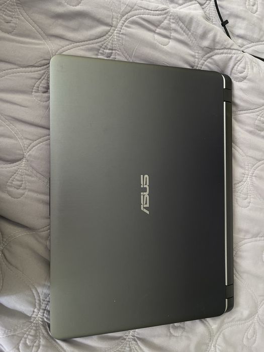 Ноутбук asus в хорошем состоянии