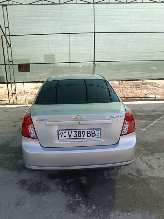 Lasetti 1.8 sotiladi.