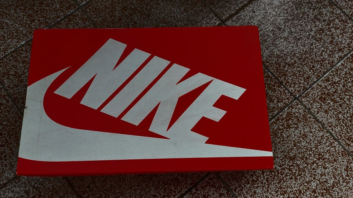 Маратонки на Nike