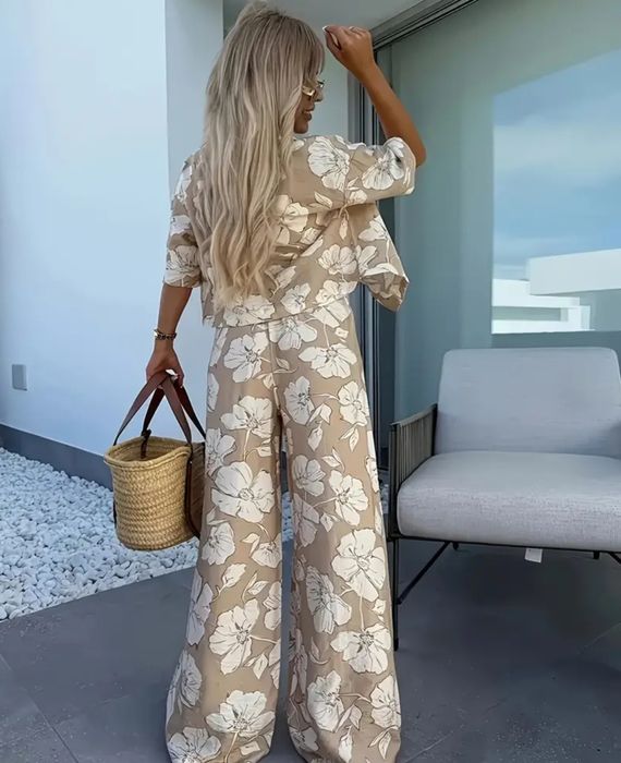 Комплект панталон с риза. Флорален