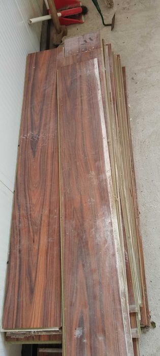 Parchet laminat maro