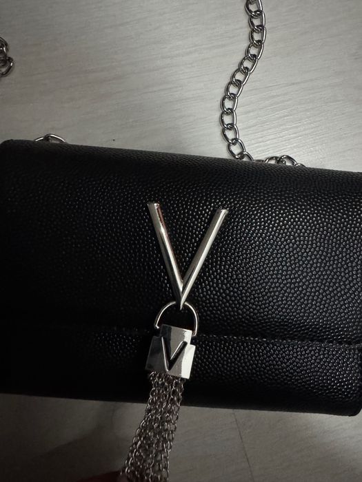Чантичка Valentino официална