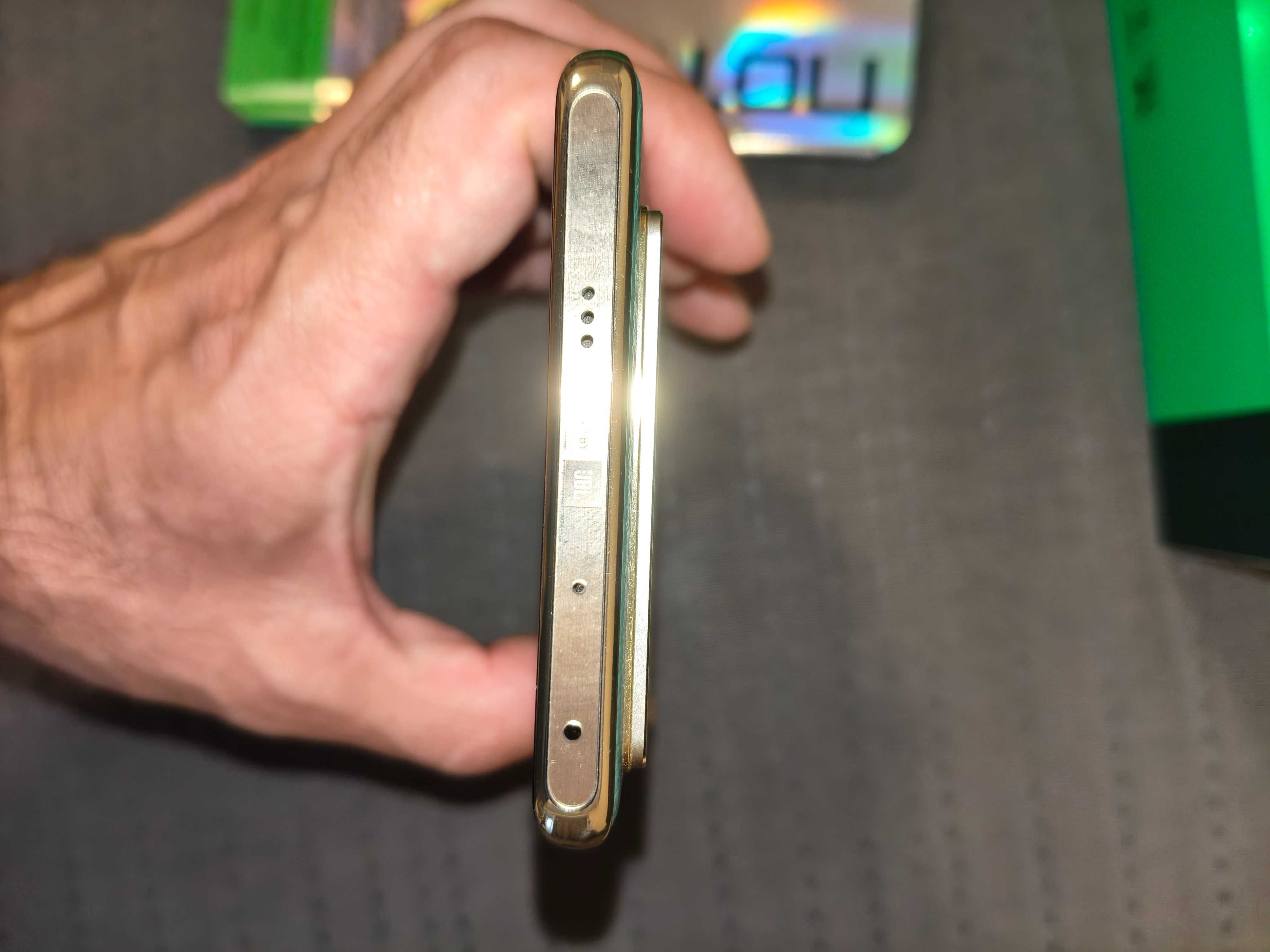 Продавам infinix note 40 pro