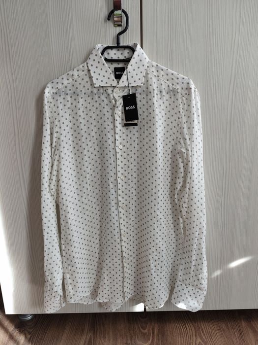 Vând cămașă Boss