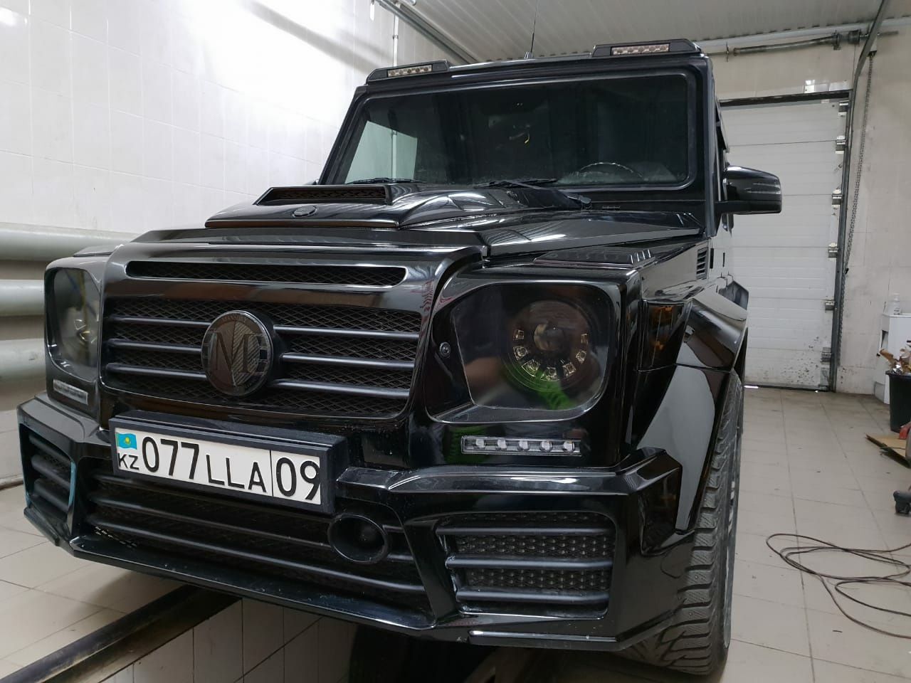 Козырёк в стиле Mansory на G class W463.