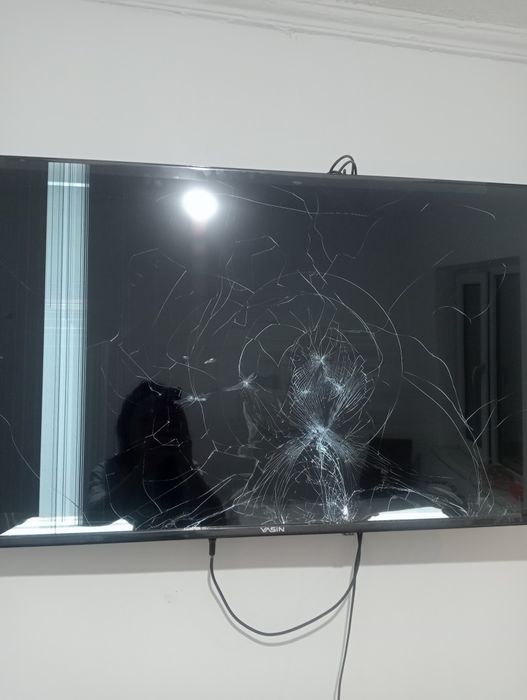 Продам телевизор новый сломанные экраны