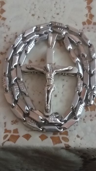 Vând lant si cruce din argint