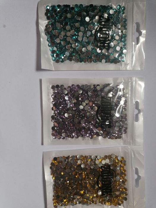 Strasuri / pietricele decorative 5mm