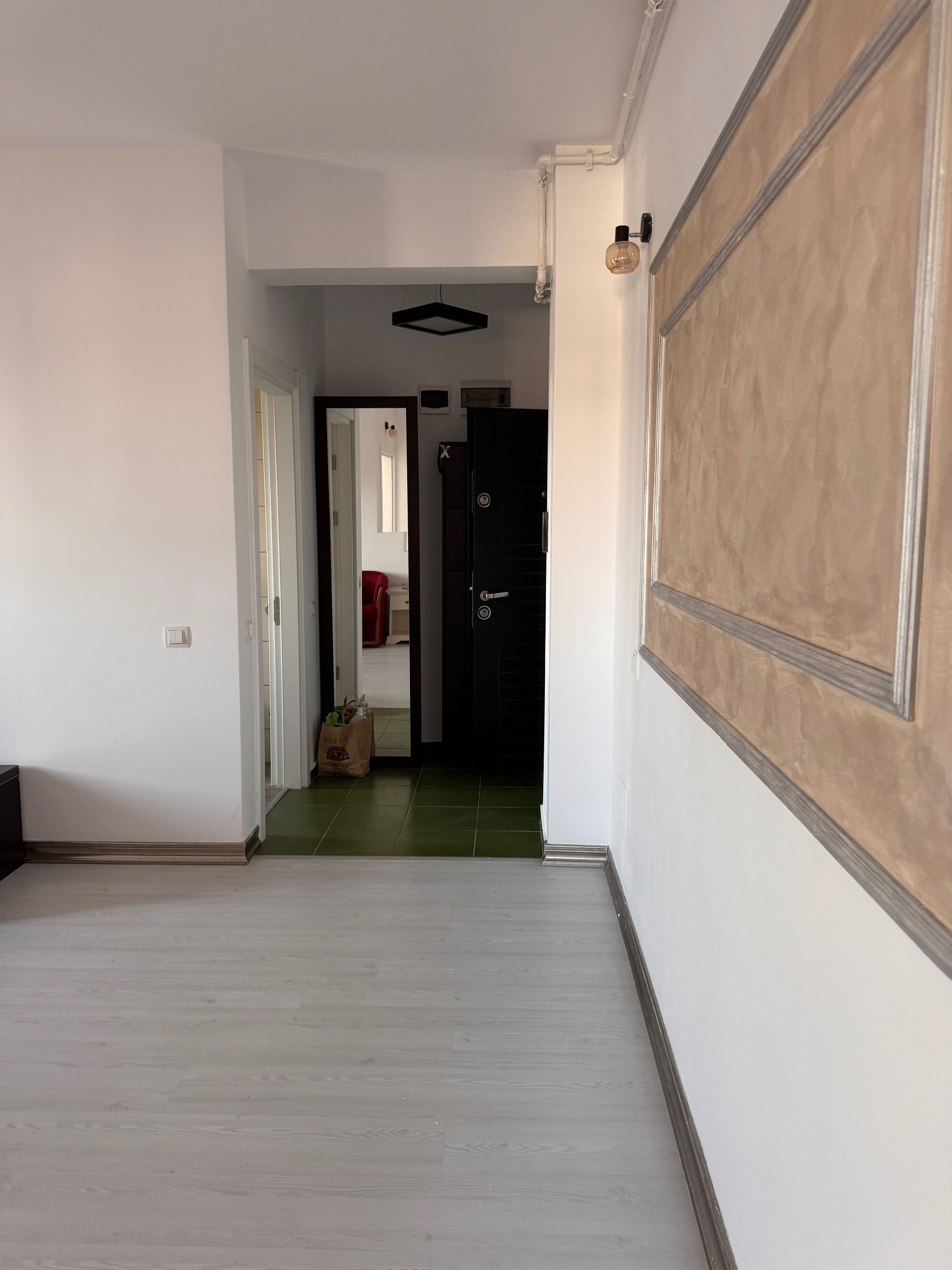 Închiriez apartament 2