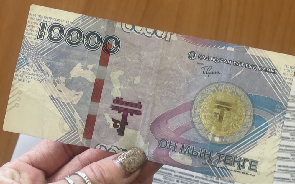 Продам колекционные 10.000 тенге . По всем цопросам звоните или пишите