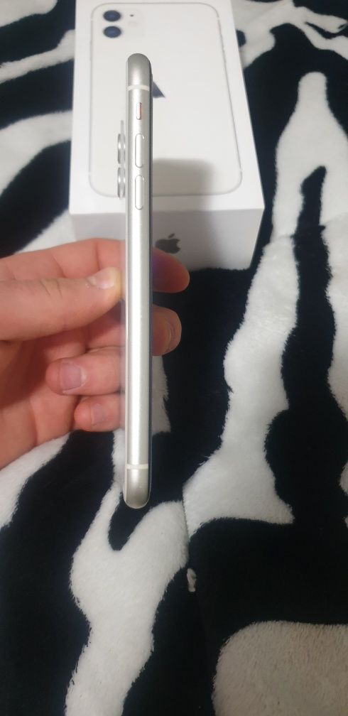 Iphone 11 simplu alb