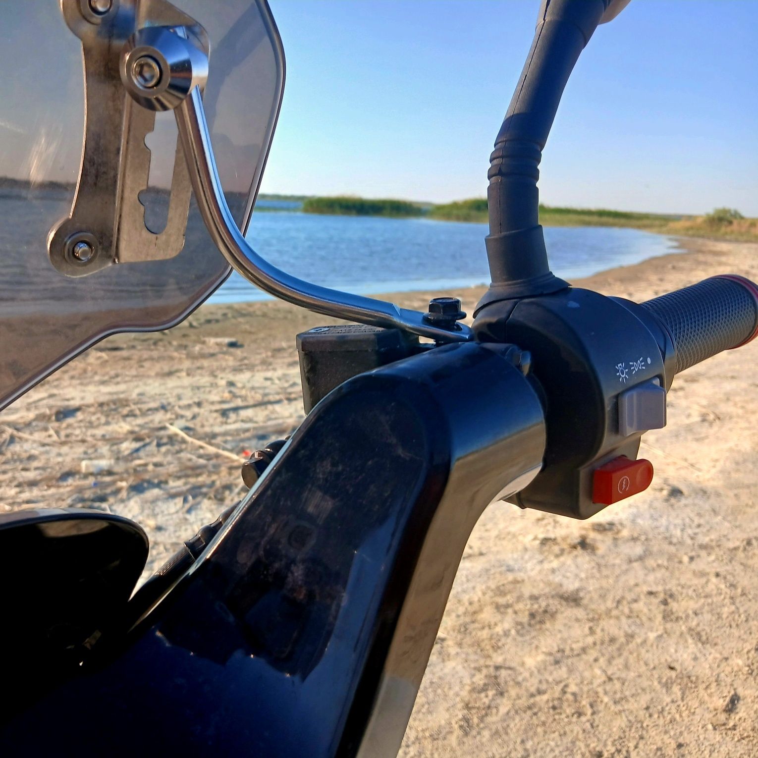 Elektro skuter 60 70 km juredi avtomat kruz kantrol bar arqaga juredi
