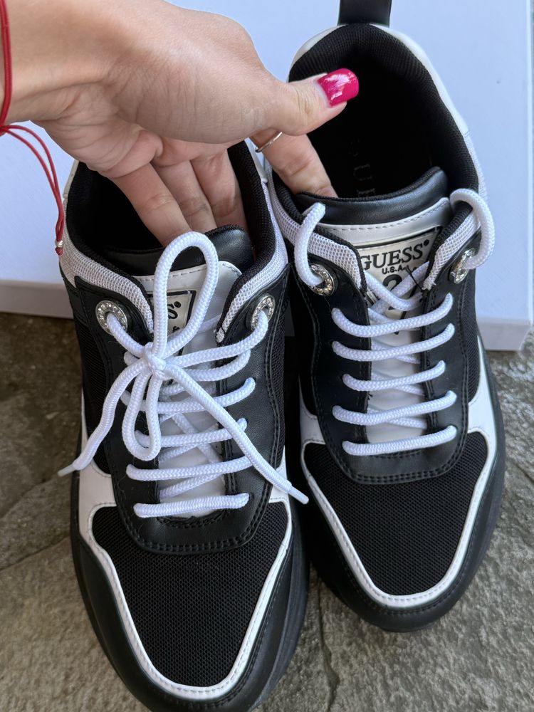 Черни обувки Guess
