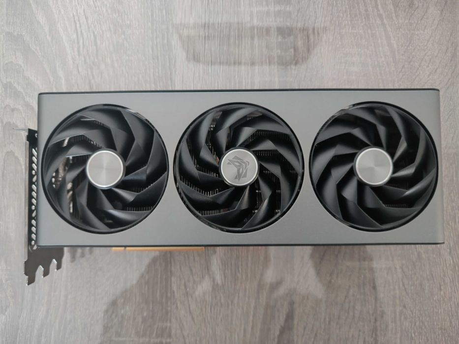 Sapphire RX 7700 XT Nitro+