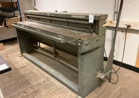 Ghilotina JORG 4005 pentru tabla  2,05 m lungime de taiere 5mm grosime