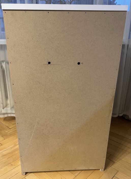 Продавам чисто нов шкаф