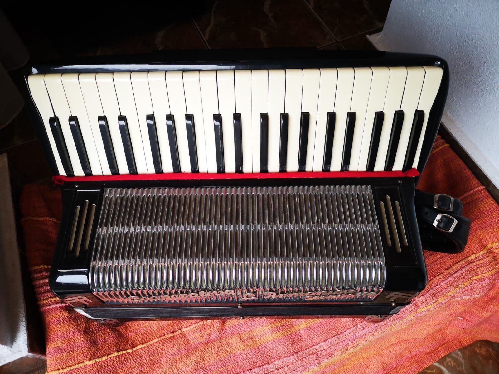 Acordeon Stradella Luxus 120 bași