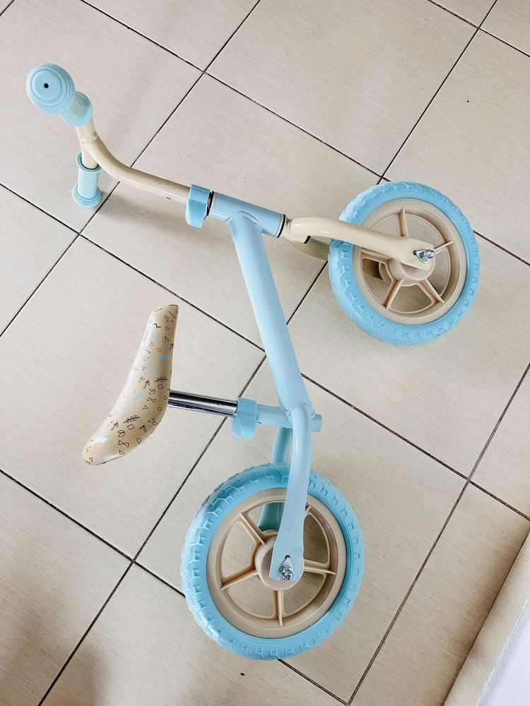Bicicleta de echilibru pentru copii