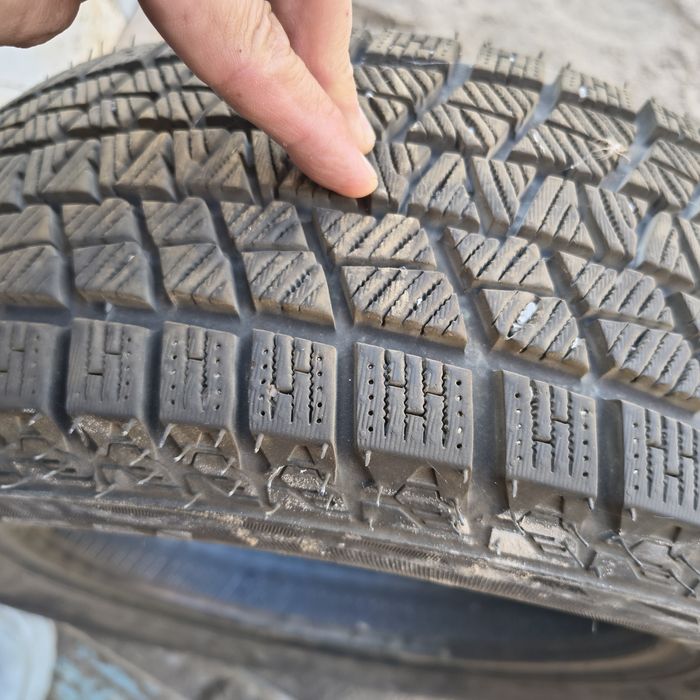 Продам комплект зимних шин