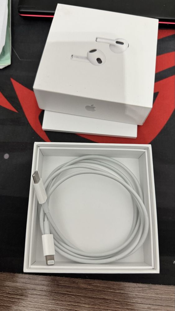 Продаю Airpods 3