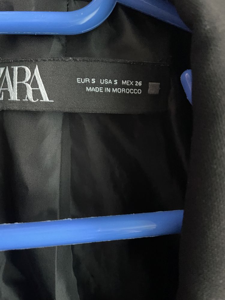Sacouri negre Zara/HM