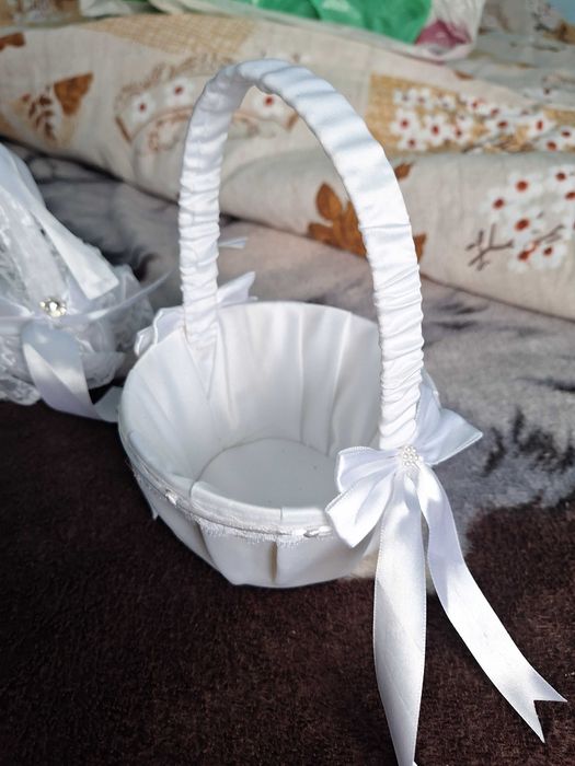 Vand 2 cosulete pentru concarde nunta/botez