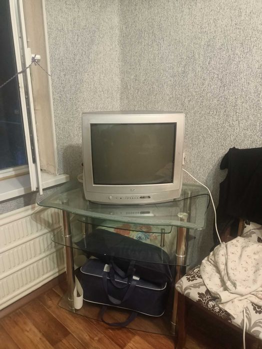 LG Телевизор  продам 10000