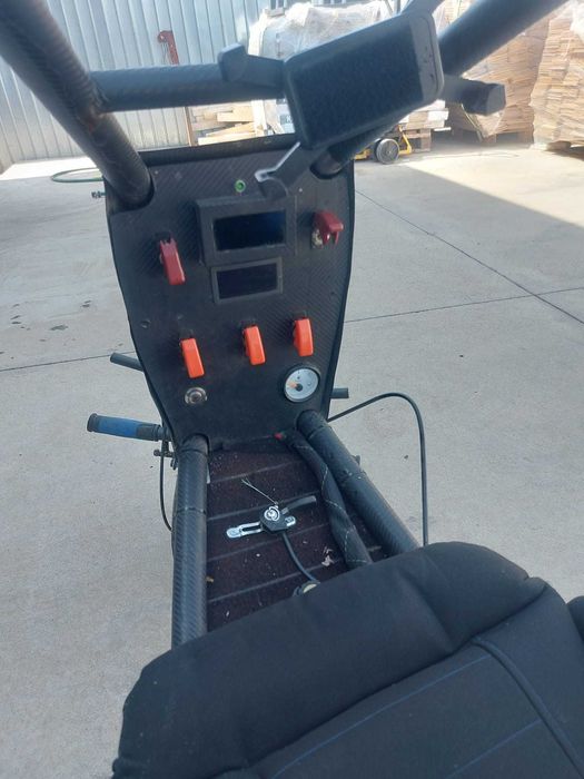 Vând paramotor triciclu