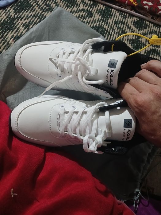 Продаётся кроссовки от фирмы Kajila причина продажи не подошёл, а так