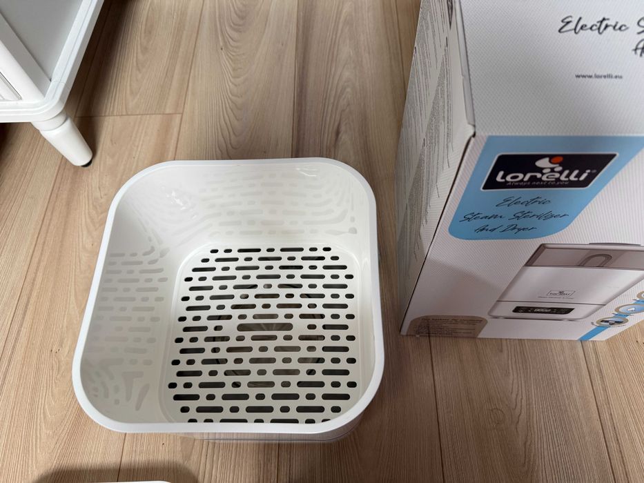 Продавам електрически парен стерилизатор със сушилня Lorelli