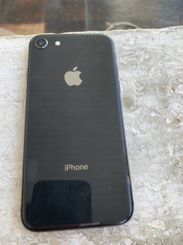 IPhone 8 64 гб сотилади