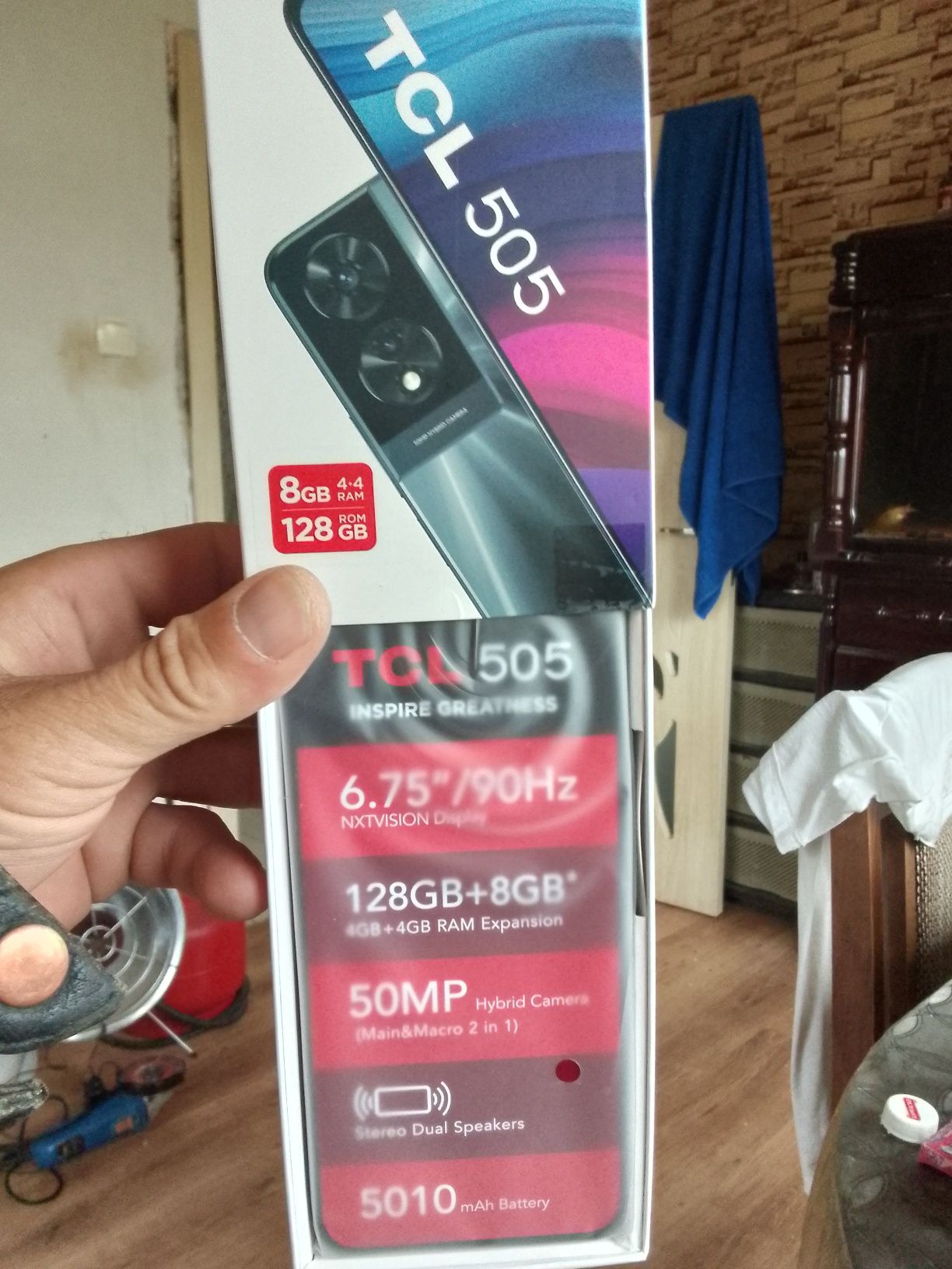 Чисто нови телефони TCL505